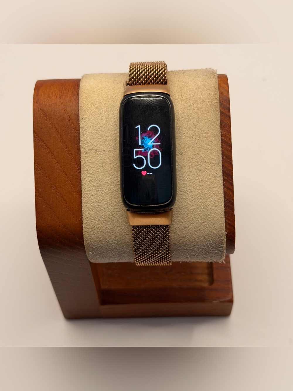 Fitbit Luxe, Tested, Good, Mesh Band,  Charger Included, Black On Gold - Picture 5 of 8